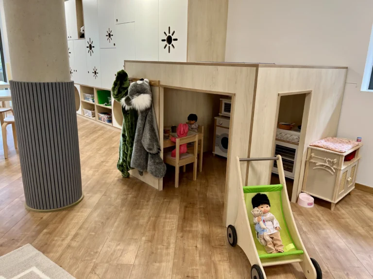 Espace intérieur aménagé pour les enfants du foyer de jour Les P’tits Bouchons à Kockelscheuer