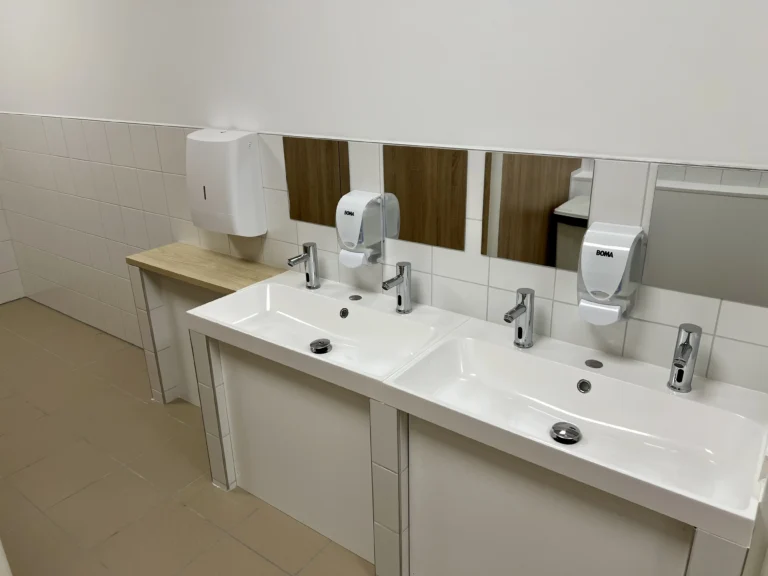Sanitaires adaptés aux enfants au foyer de jour Les P’tits Bouchons à Kockelscheuer